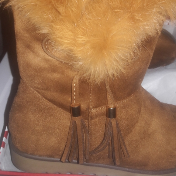 Boots - Picture 3 of 3